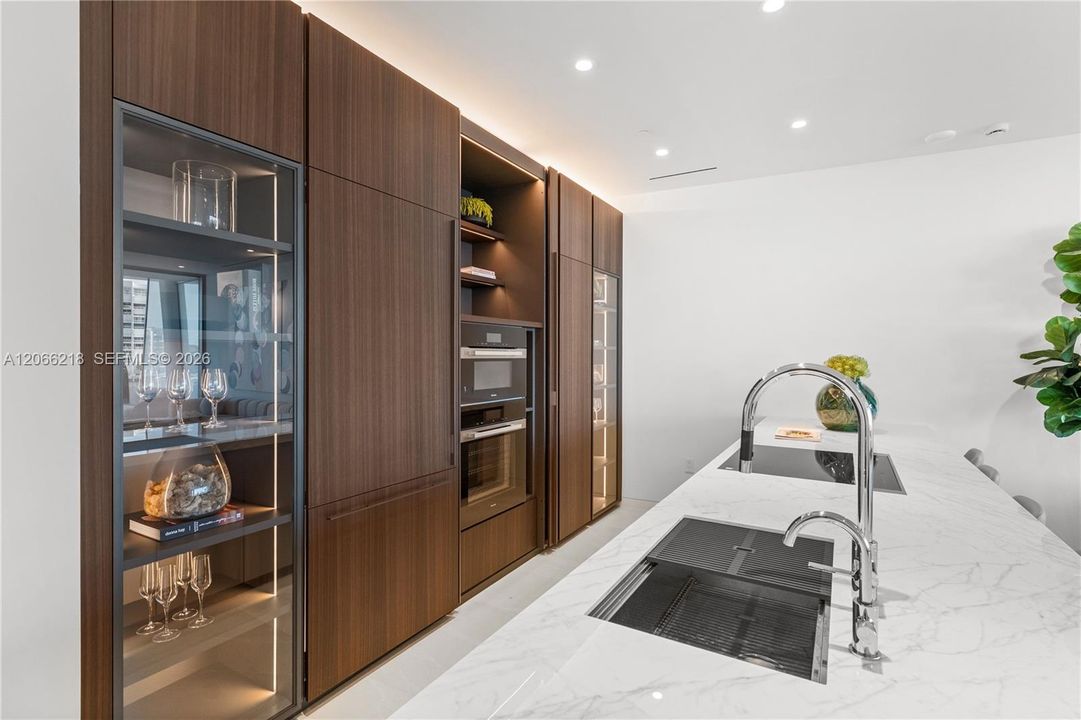 For Sale: $5,795,000 (3 beds, 3 baths, 2433 Square Feet)