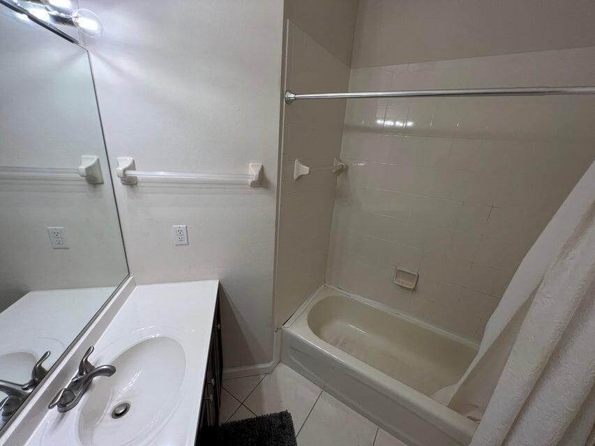 Side B - Full Bathroom