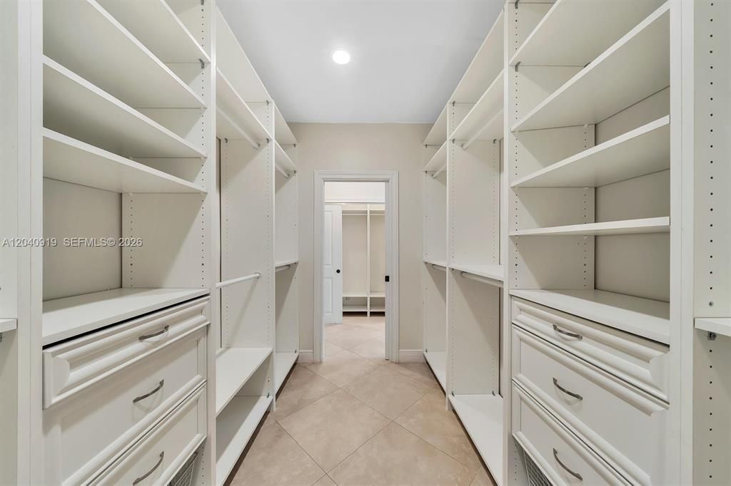 sw master closet