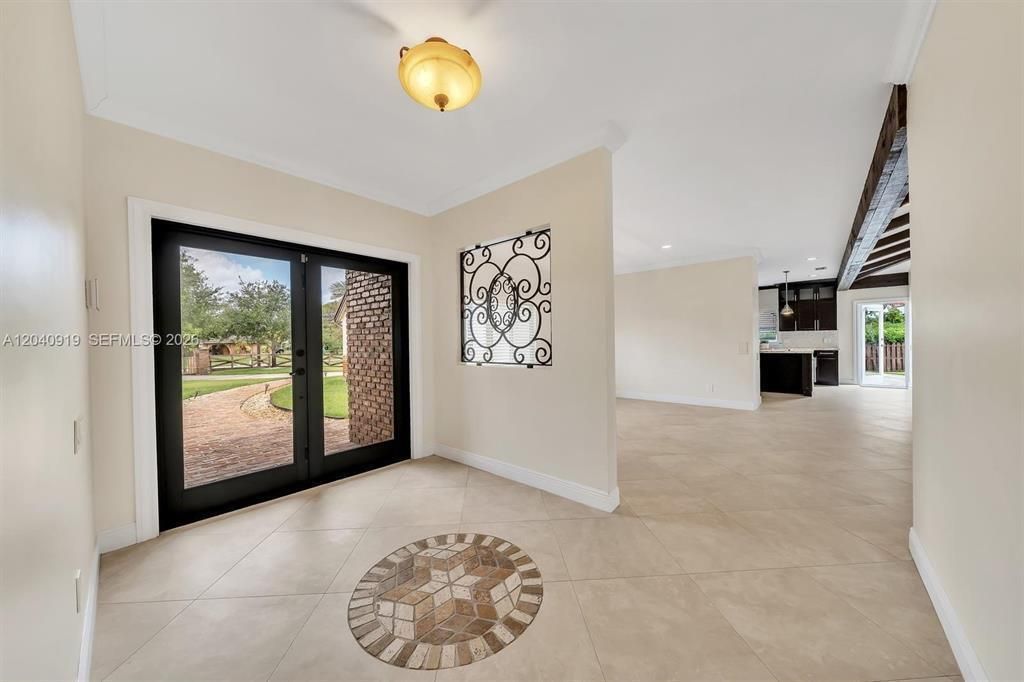 sw front room