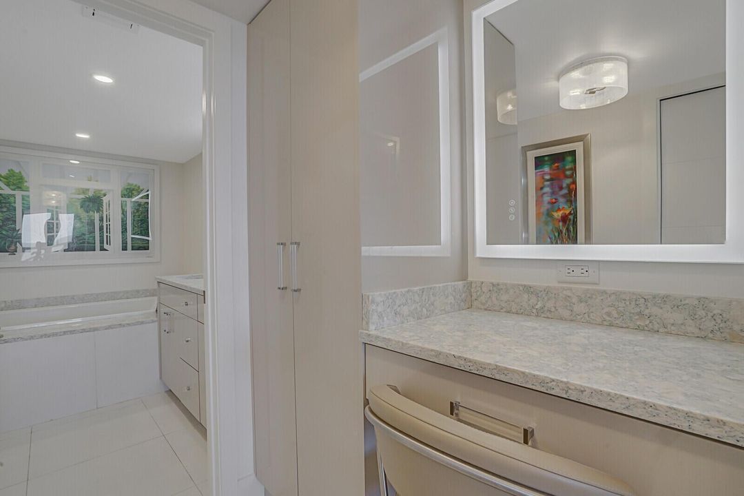 MASTER BATH SITTING AREA