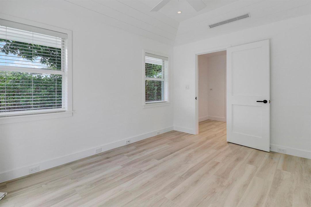 Bedroom - Entry