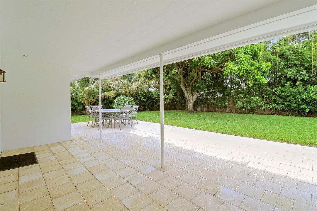 Exterior Covered Patio - Shell Stone