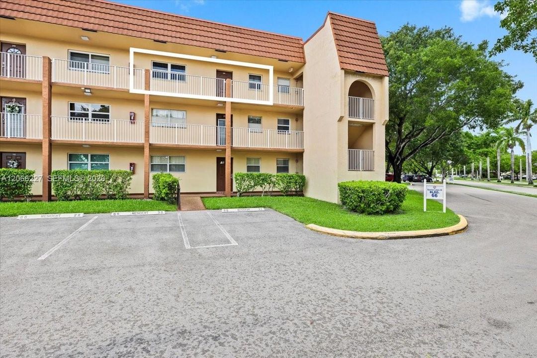 For Sale: $119,500 (2 beds, 2 baths, 850 Square Feet)