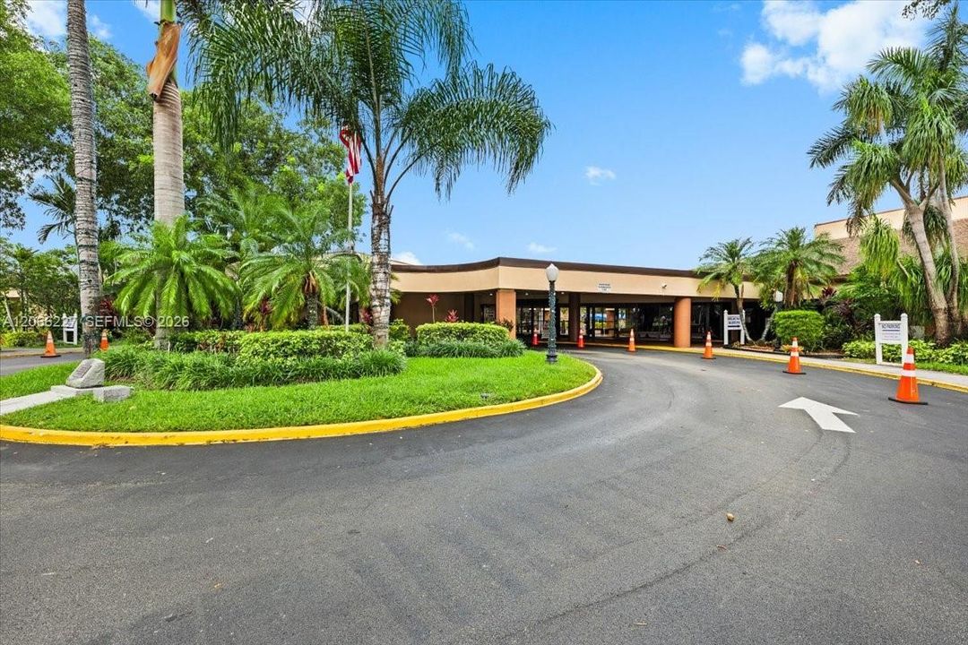 For Sale: $119,500 (2 beds, 2 baths, 850 Square Feet)