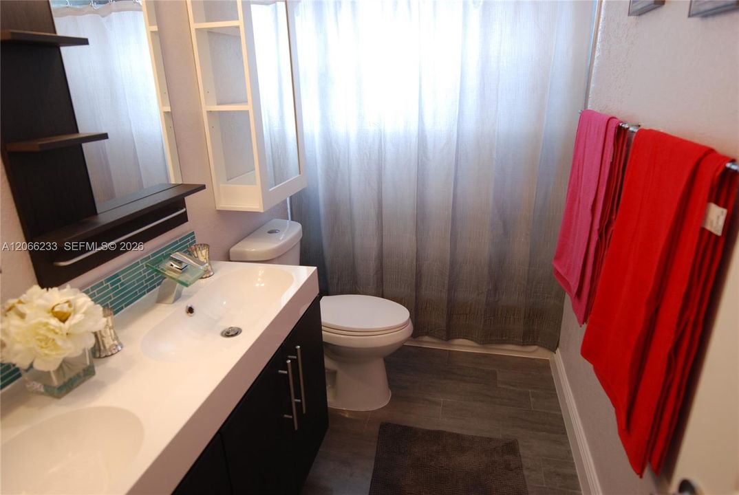 В аренду: $8,000 (7 спален, 5 ванн, 2763 Квадратных фут)