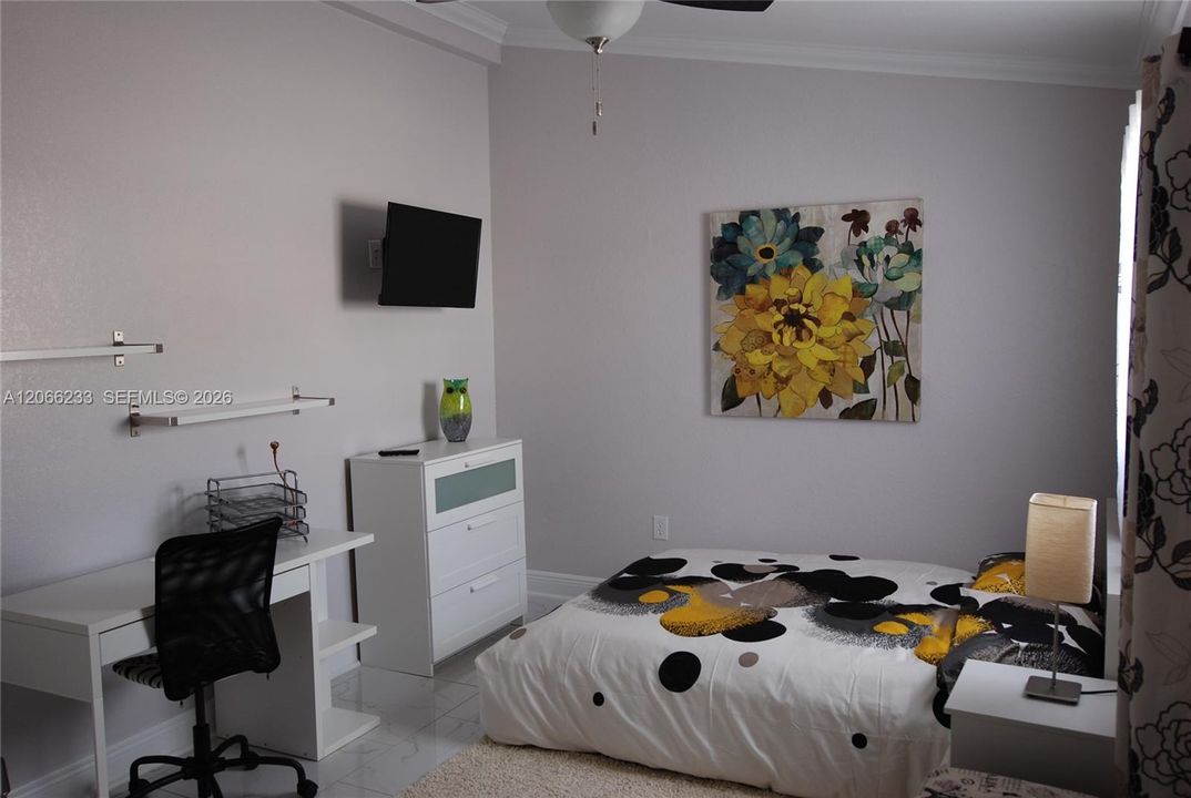 В аренду: $8,000 (7 спален, 5 ванн, 2763 Квадратных фут)