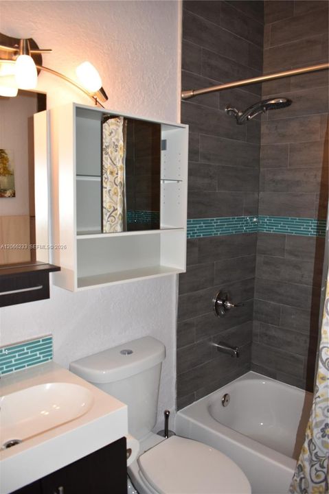 В аренду: $8,000 (7 спален, 5 ванн, 2763 Квадратных фут)