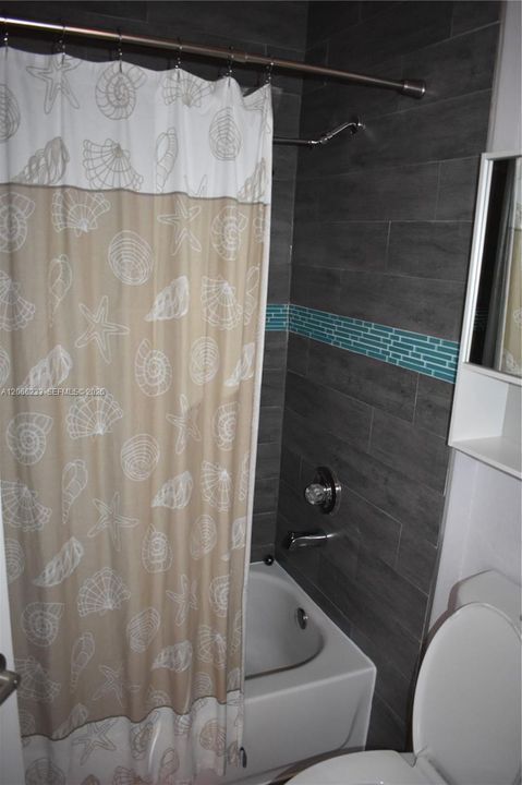 В аренду: $8,000 (7 спален, 5 ванн, 2763 Квадратных фут)