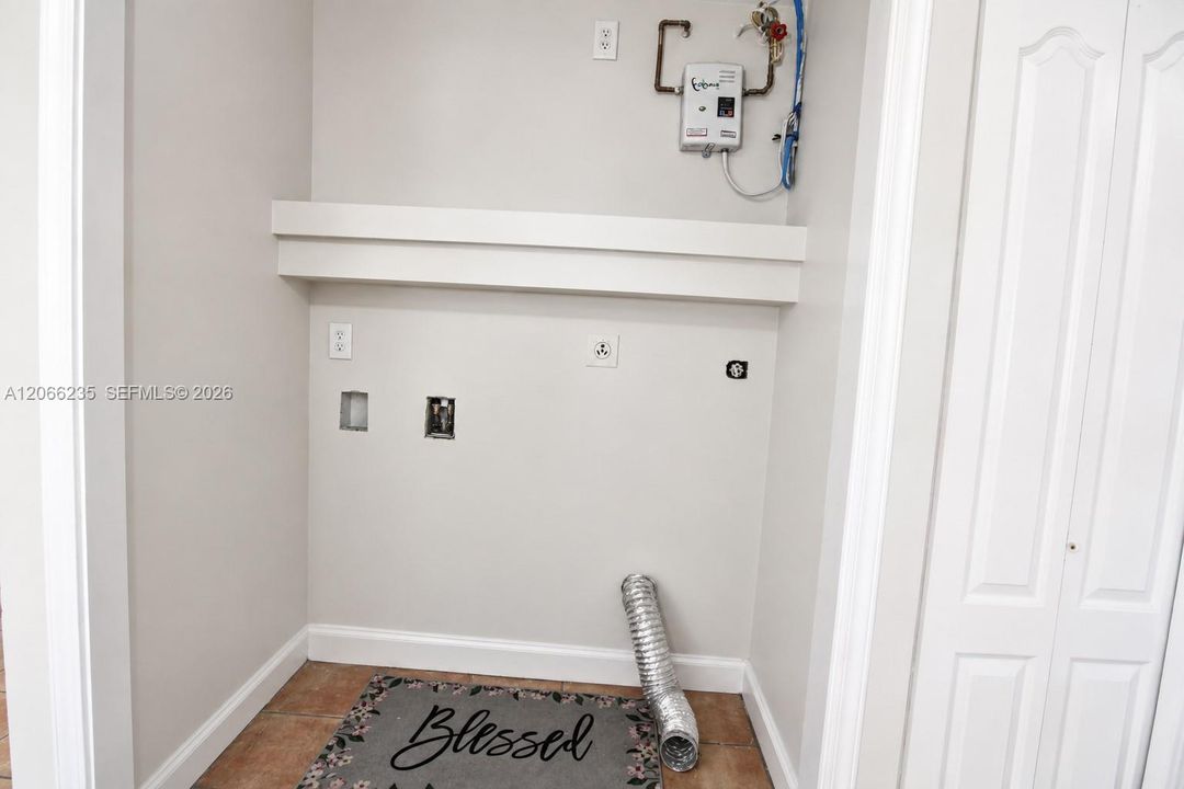 For Sale: $645,000 (3 beds, 2 baths, 1420 Square Feet)