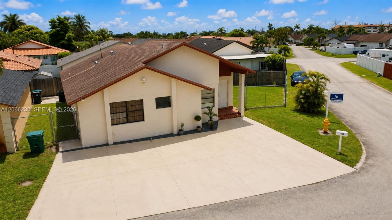 For Sale: $645,000 (3 beds, 2 baths, 1420 Square Feet)