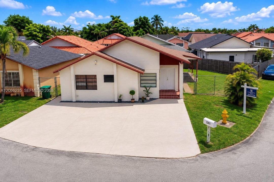 For Sale: $645,000 (3 beds, 2 baths, 1420 Square Feet)