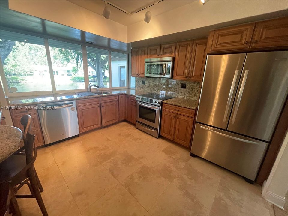 For Rent: $4,175 (3 beds, 2 baths, 1717 Square Feet)