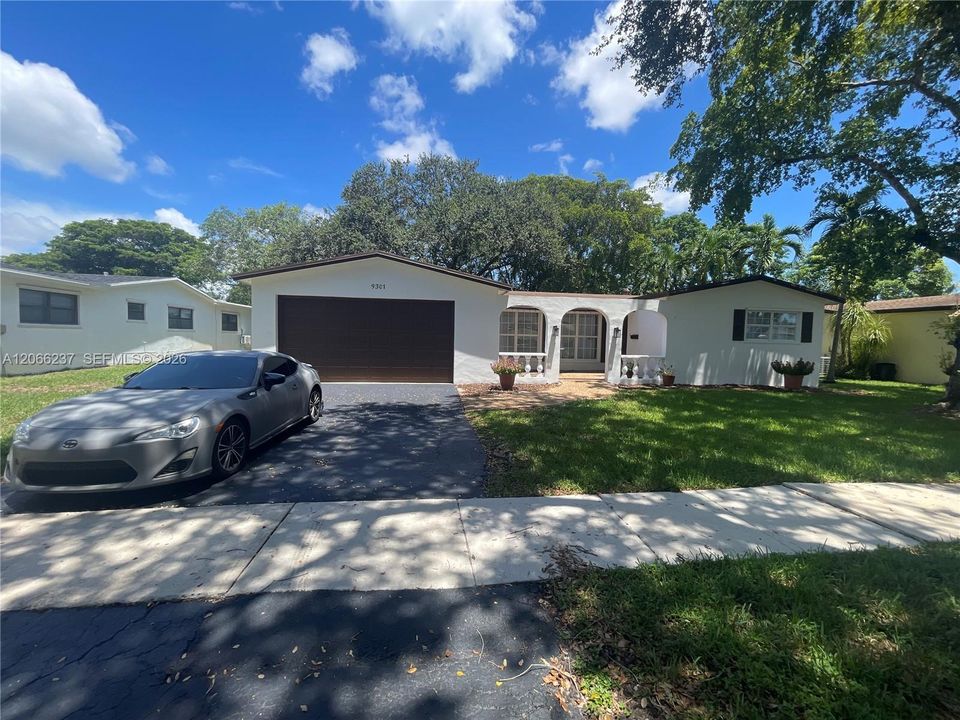 For Rent: $4,175 (3 beds, 2 baths, 1717 Square Feet)