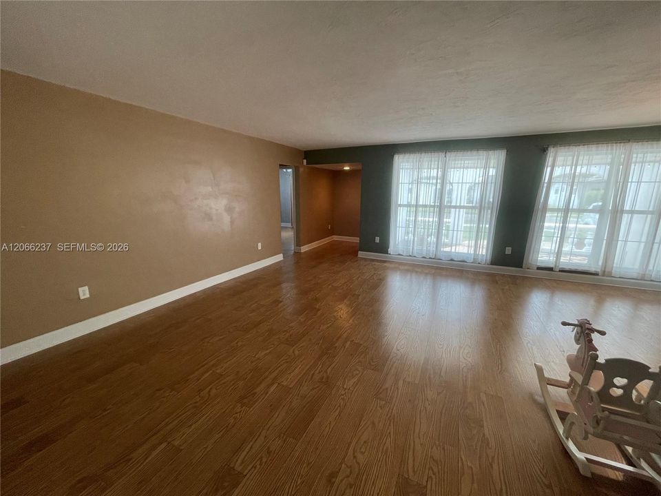 For Rent: $4,175 (3 beds, 2 baths, 1717 Square Feet)