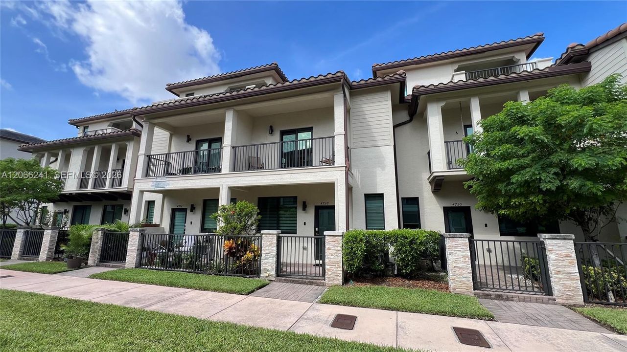 For Rent: $3,950 (3 beds, 2 baths, 1610 Square Feet)