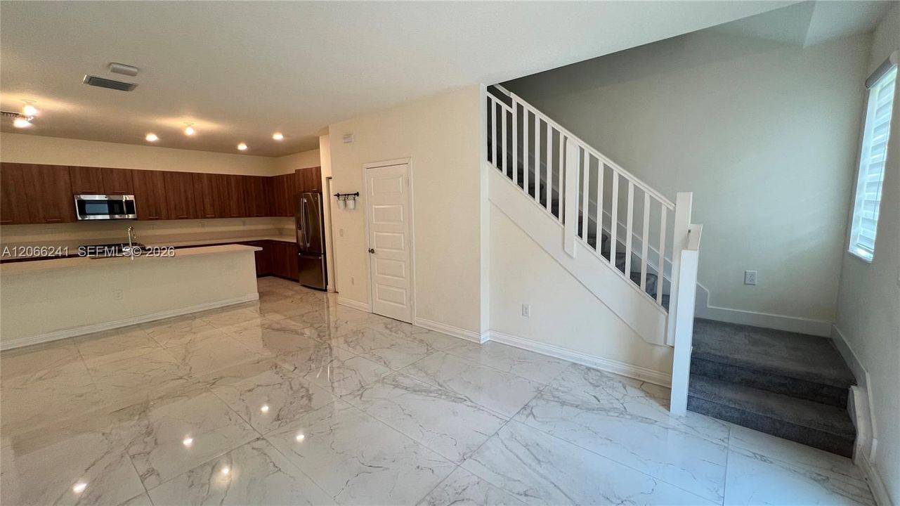 For Rent: $3,950 (3 beds, 2 baths, 1610 Square Feet)