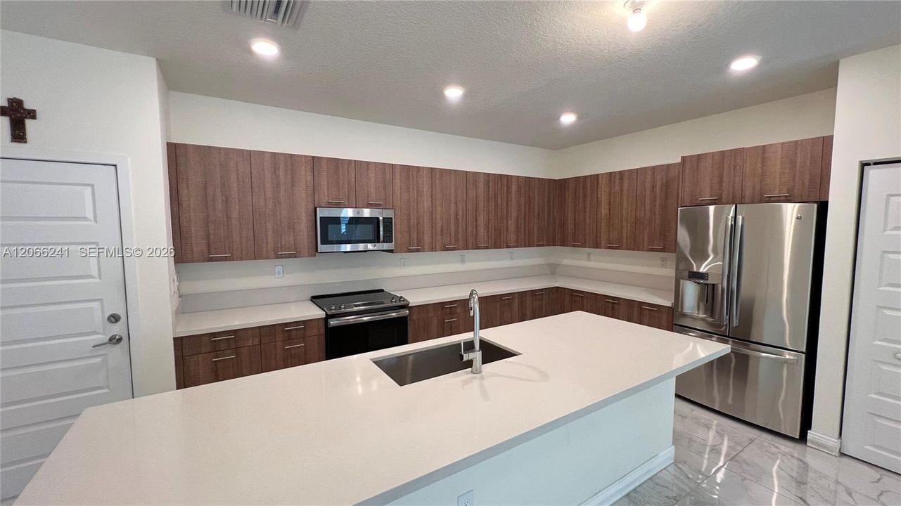 For Rent: $3,950 (3 beds, 2 baths, 1610 Square Feet)