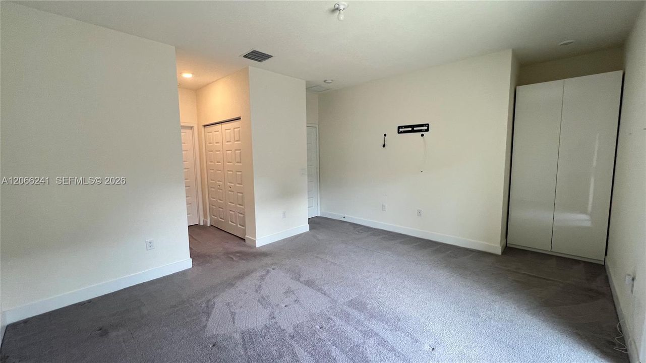 For Rent: $3,950 (3 beds, 2 baths, 1610 Square Feet)