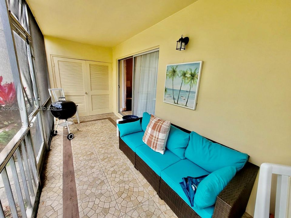 В аренду: $2,400 (2 спален, 2 ванн, 847 Квадратных фут)