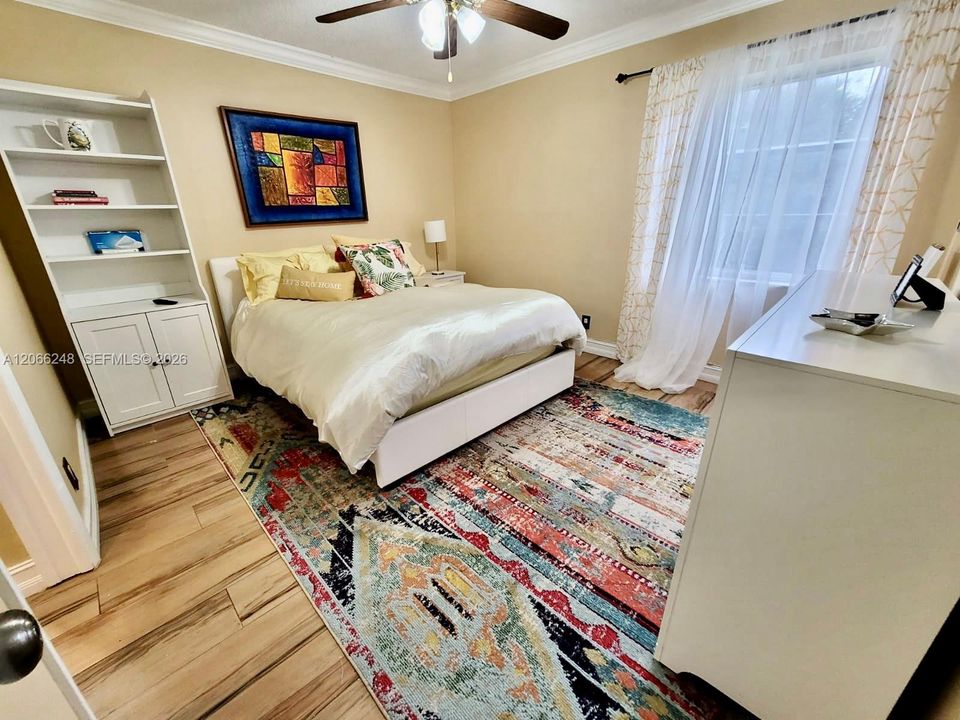 В аренду: $2,400 (2 спален, 2 ванн, 847 Квадратных фут)