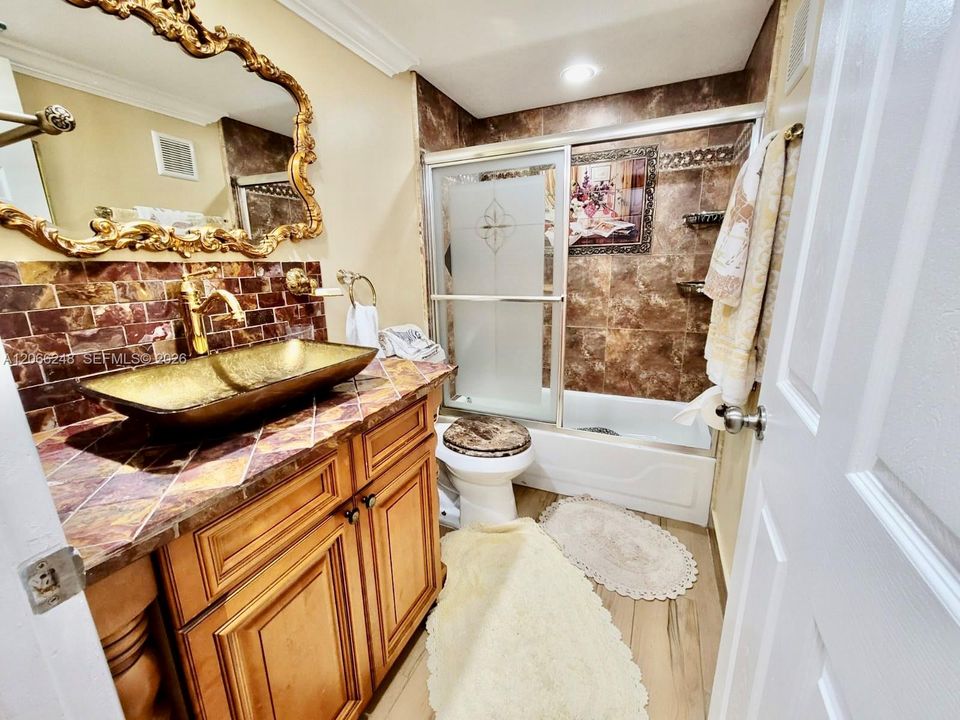 В аренду: $2,400 (2 спален, 2 ванн, 847 Квадратных фут)