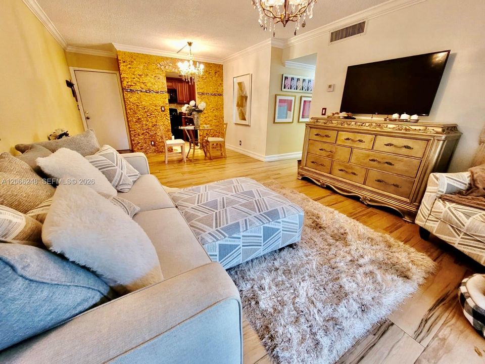 В аренду: $2,400 (2 спален, 2 ванн, 847 Квадратных фут)