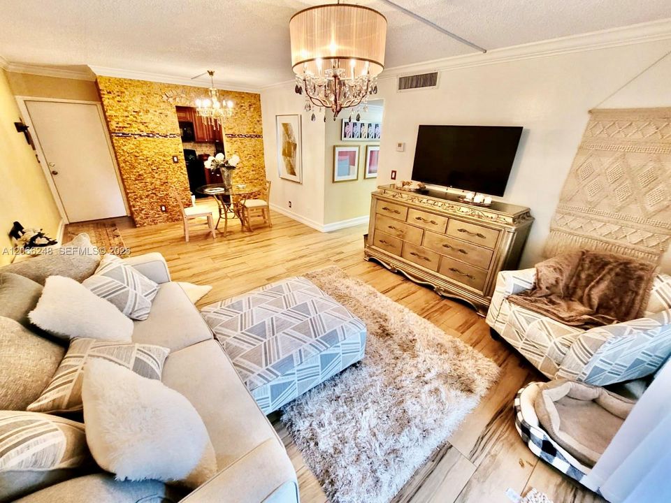 В аренду: $2,400 (2 спален, 2 ванн, 847 Квадратных фут)