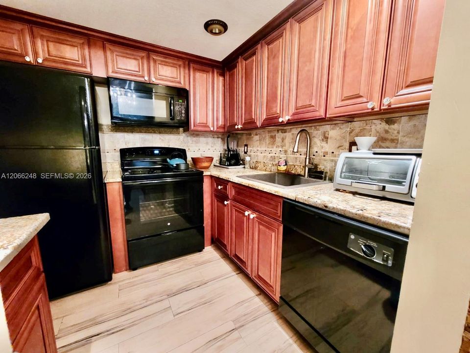 В аренду: $2,400 (2 спален, 2 ванн, 847 Квадратных фут)
