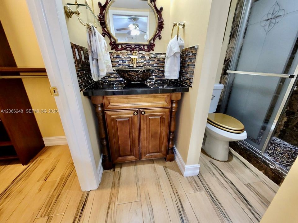 В аренду: $2,400 (2 спален, 2 ванн, 847 Квадратных фут)