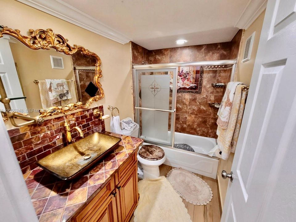В аренду: $2,400 (2 спален, 2 ванн, 847 Квадратных фут)