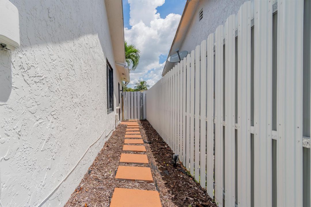 11010 NW 24th Ct-34