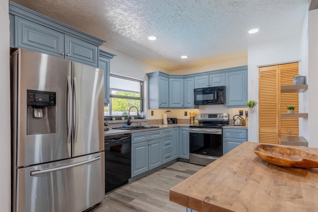 11010 NW 24th Ct-9