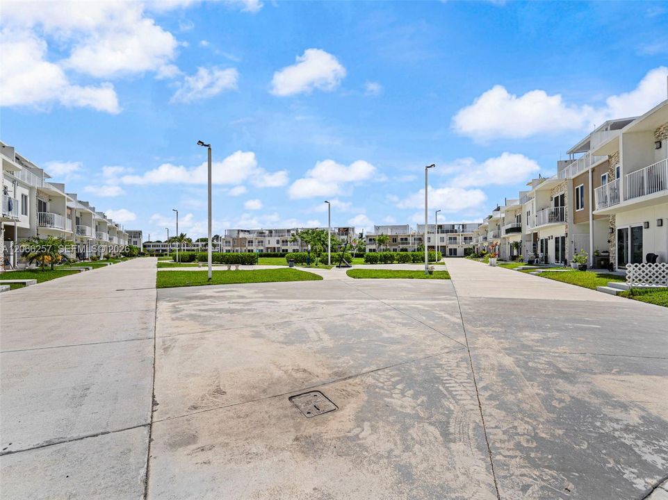 For Rent: $3,200 (4 beds, 3 baths, 1434 Square Feet)