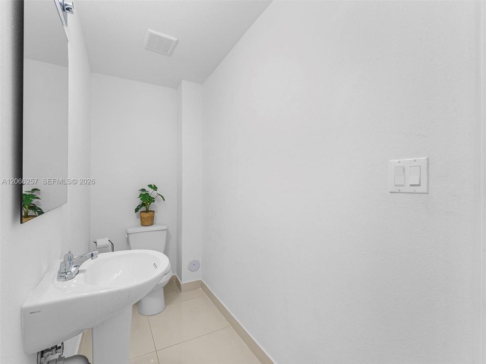 For Rent: $3,200 (4 beds, 3 baths, 1434 Square Feet)