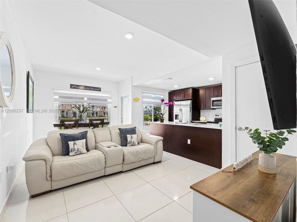 For Rent: $3,200 (4 beds, 3 baths, 1434 Square Feet)