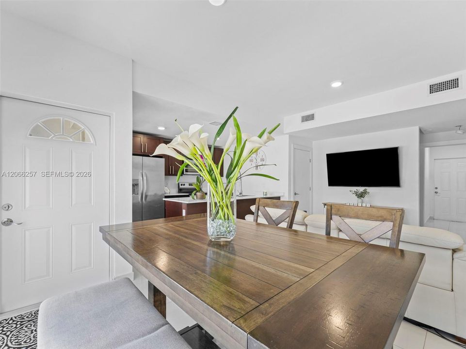 For Rent: $3,200 (4 beds, 3 baths, 1434 Square Feet)