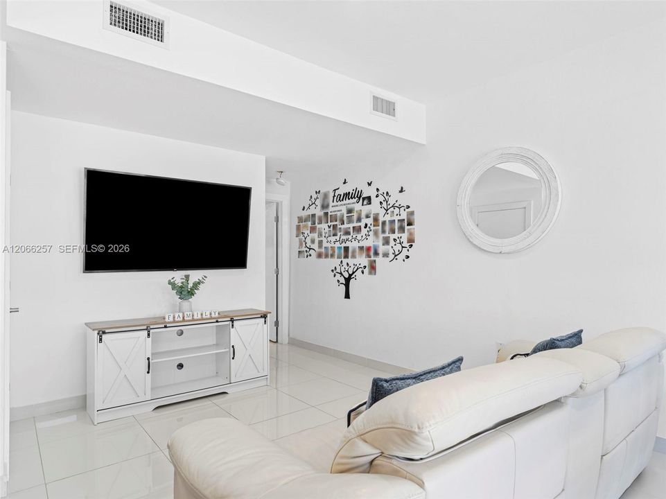 For Rent: $3,200 (4 beds, 3 baths, 1434 Square Feet)