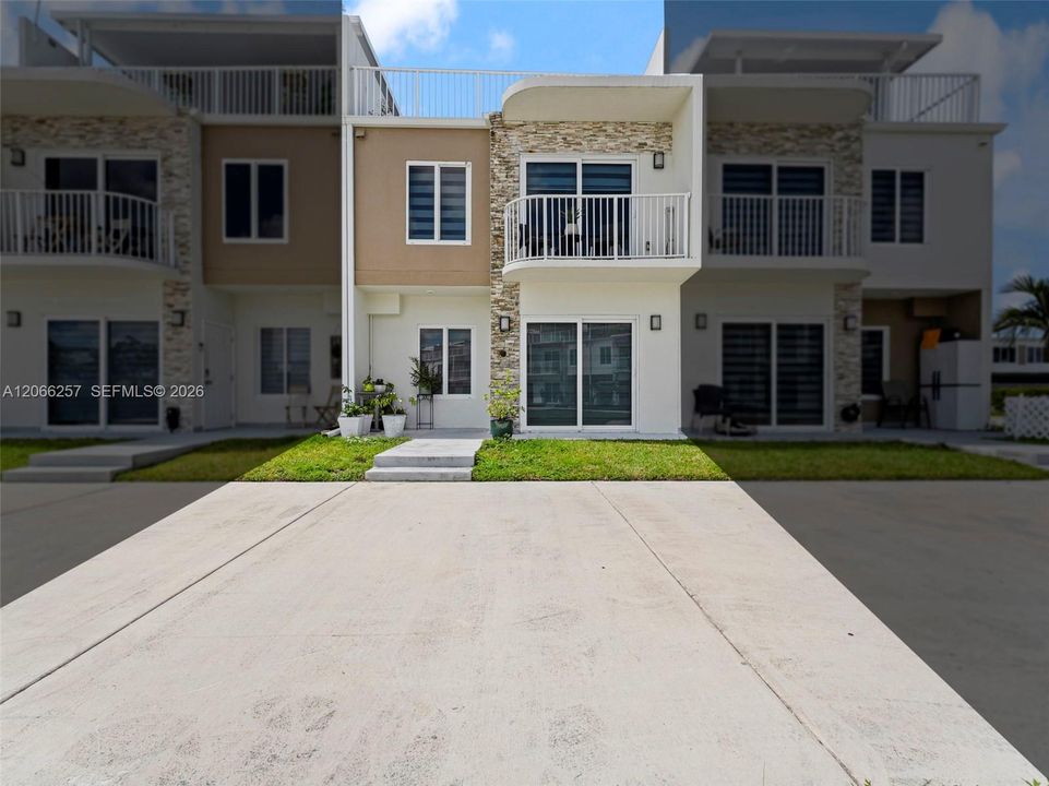 For Rent: $3,200 (4 beds, 3 baths, 1434 Square Feet)