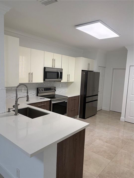 For Rent: $3,700 (3 beds, 2 baths, 1461 Square Feet)