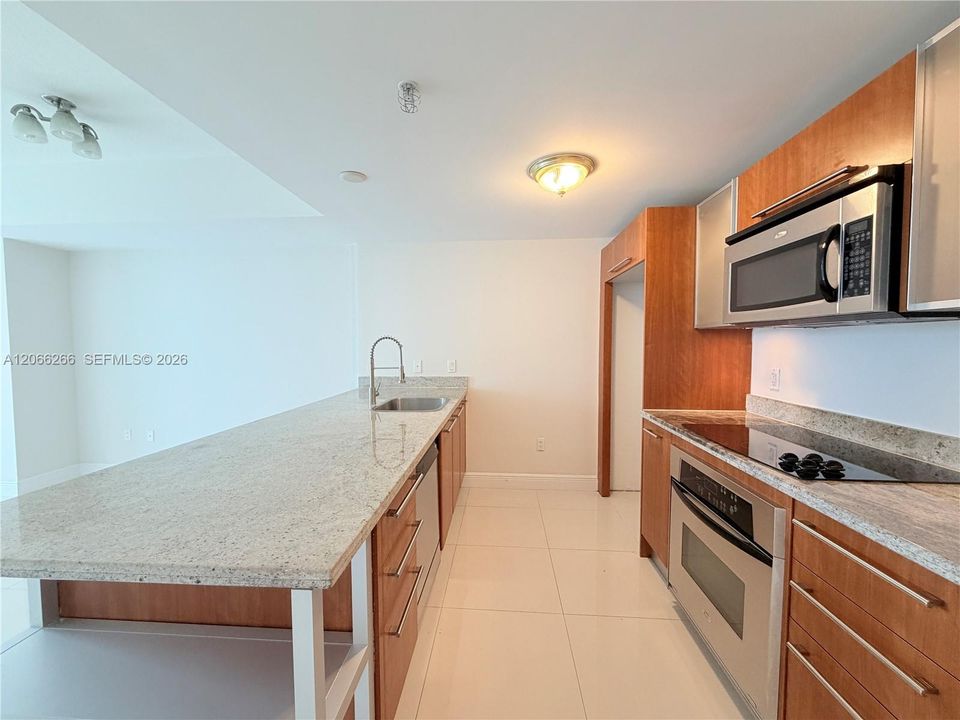 En Venta: $395,000 (1 camas, 1 baños, 825 Pies cuadrados)