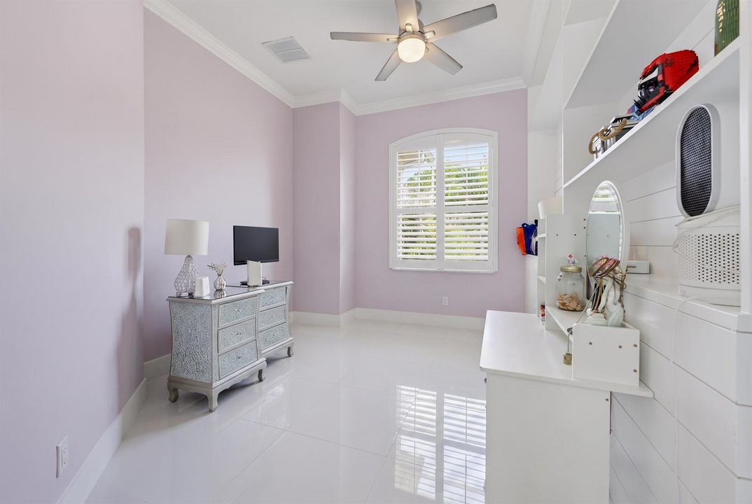 Bedroom 4 / Office / Den