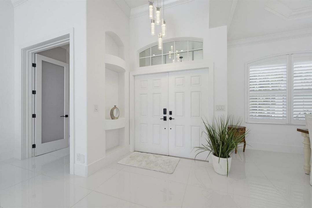 Foyer / Dining Room