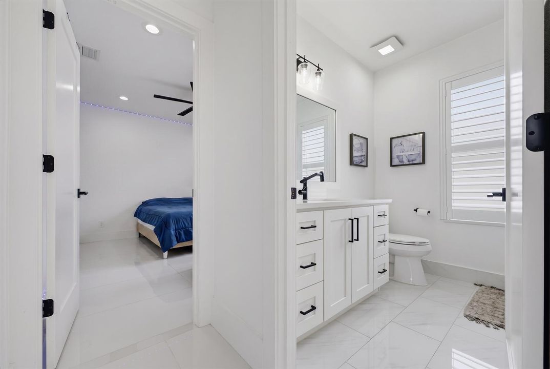 Bedroom 2 / Bathroom 2