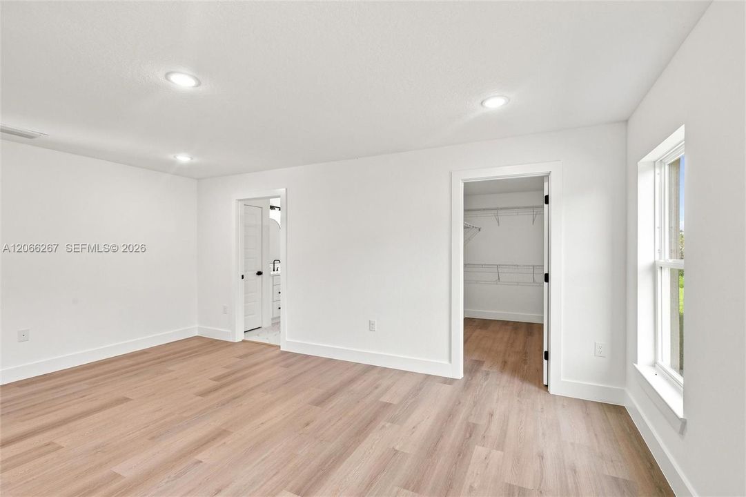 На продажу: $288,900 (3 спален, 2 ванн, 1665 Квадратных фут)