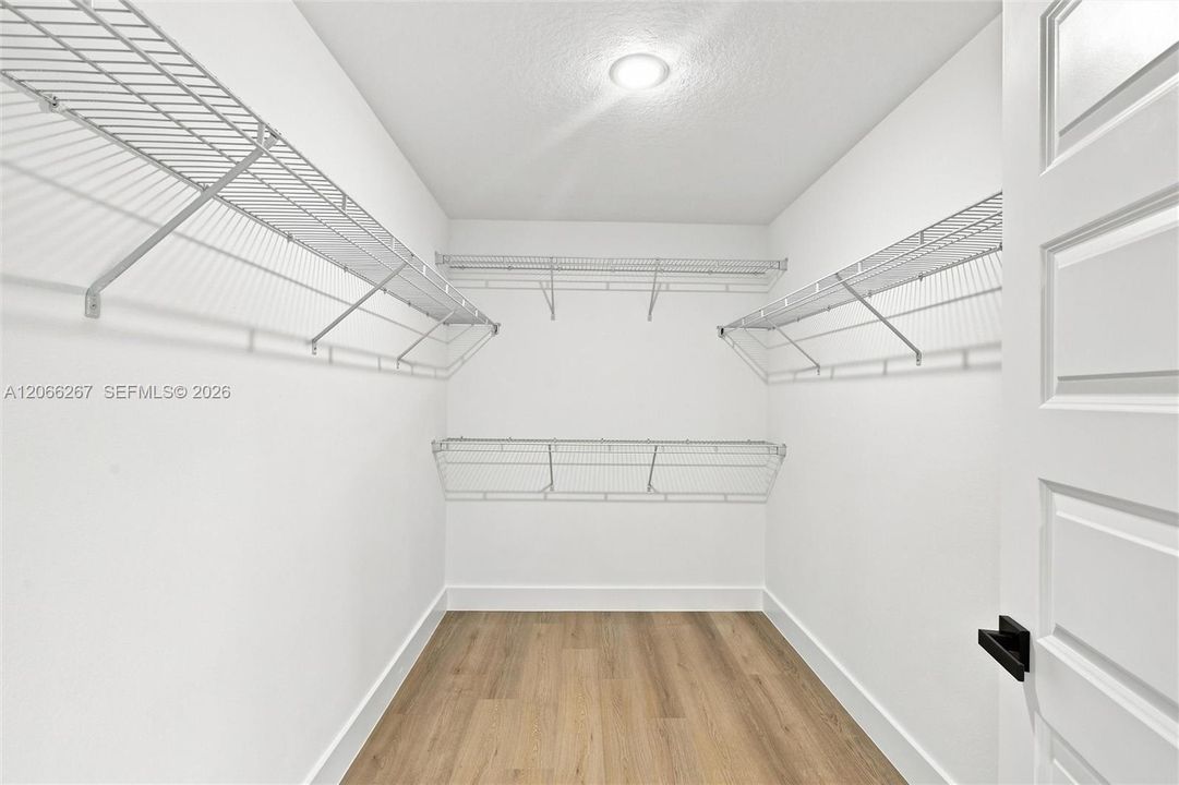 На продажу: $288,900 (3 спален, 2 ванн, 1665 Квадратных фут)