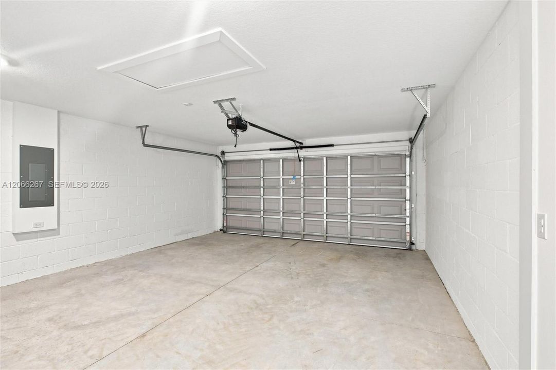 На продажу: $288,900 (3 спален, 2 ванн, 1665 Квадратных фут)