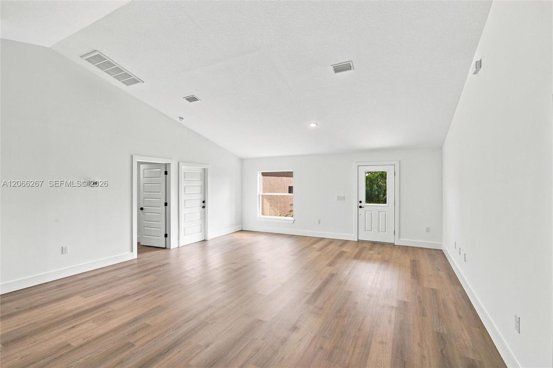 На продажу: $288,900 (3 спален, 2 ванн, 1665 Квадратных фут)