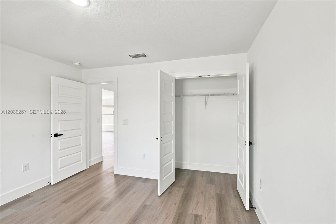 На продажу: $288,900 (3 спален, 2 ванн, 1665 Квадратных фут)