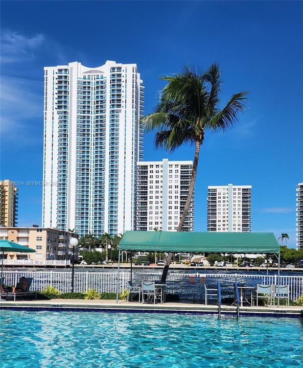 Activo con contrato: $259,000 (1 camas, 1 baños, 915 Pies cuadrados)